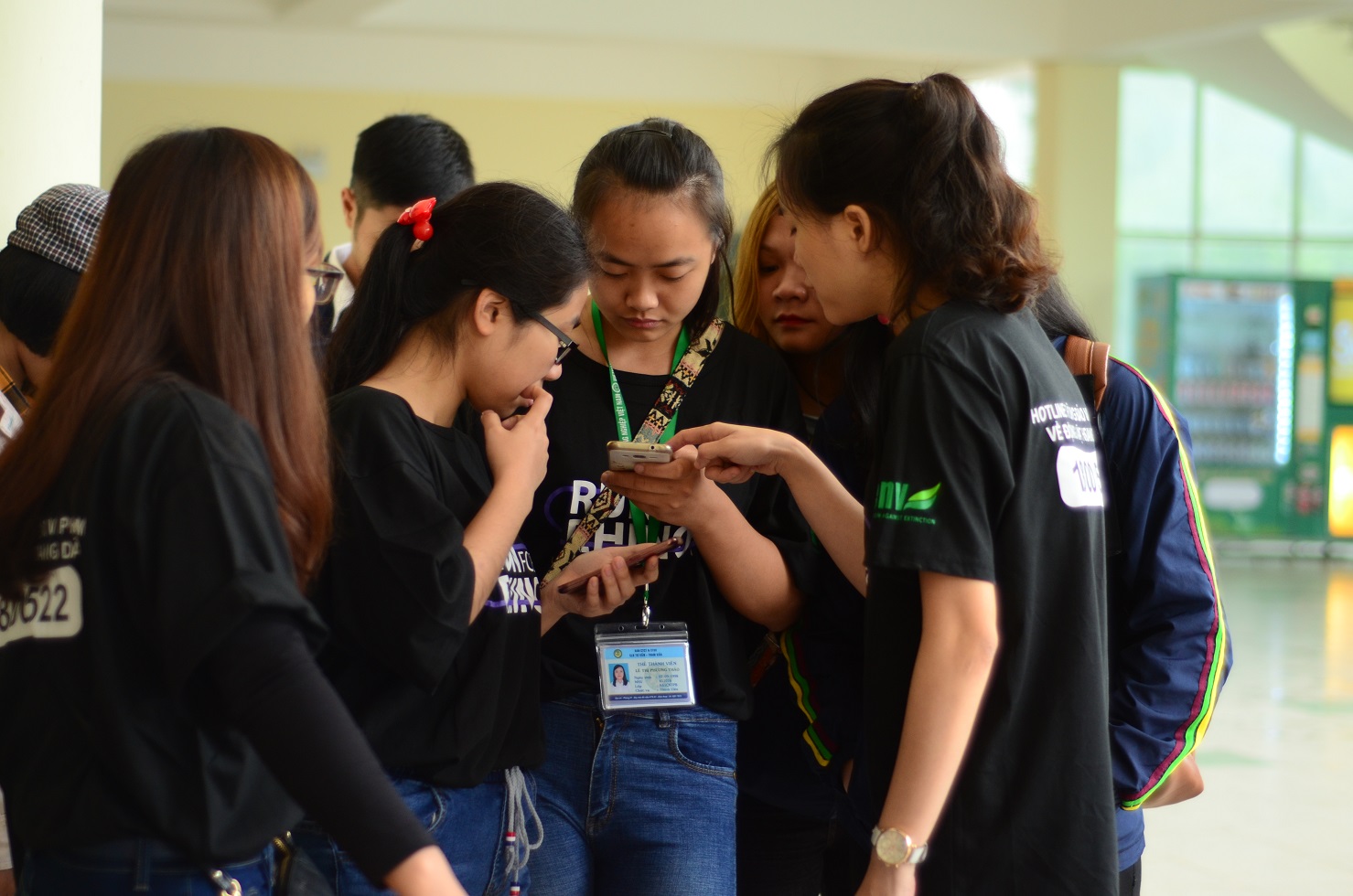 Sinh[-]viên[-]Học[-]viện[-]Nông[-]nghiệp[-]Việt[-]Nam[-]ký[-]tên[-]nói[-]KHÔNG[-]với[-]sừng[-]tê[-]giác